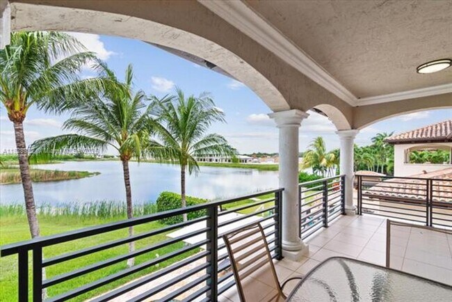 Foto del edificio - 15900 NW 83rd Pl
