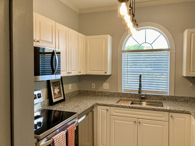 Building Photo - 4291 Hibiscus Dr