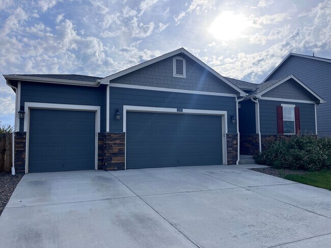 Building Photo - 3 Bed 2 Bath House in Windsor!