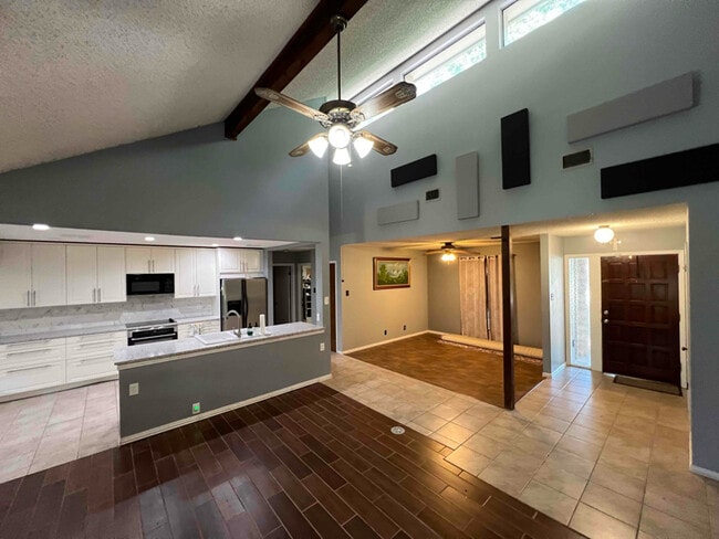 Building Photo - 6210 Welles Creek Dr