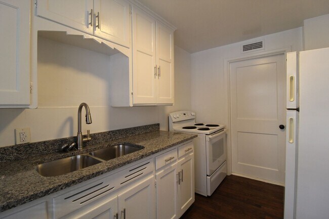 Foto del edificio - January FREE On This 1 Bedroom 1 Bath Duplex in Navy Hill Area in Olathe