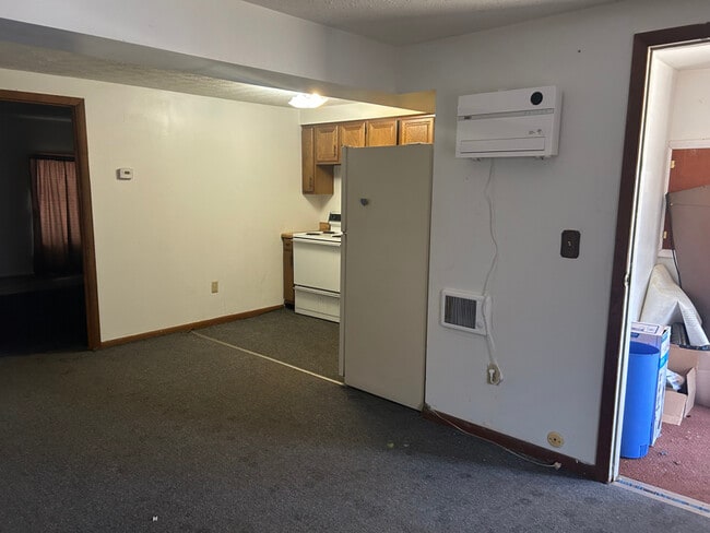 Building Photo - 40 W Lamoka Ave