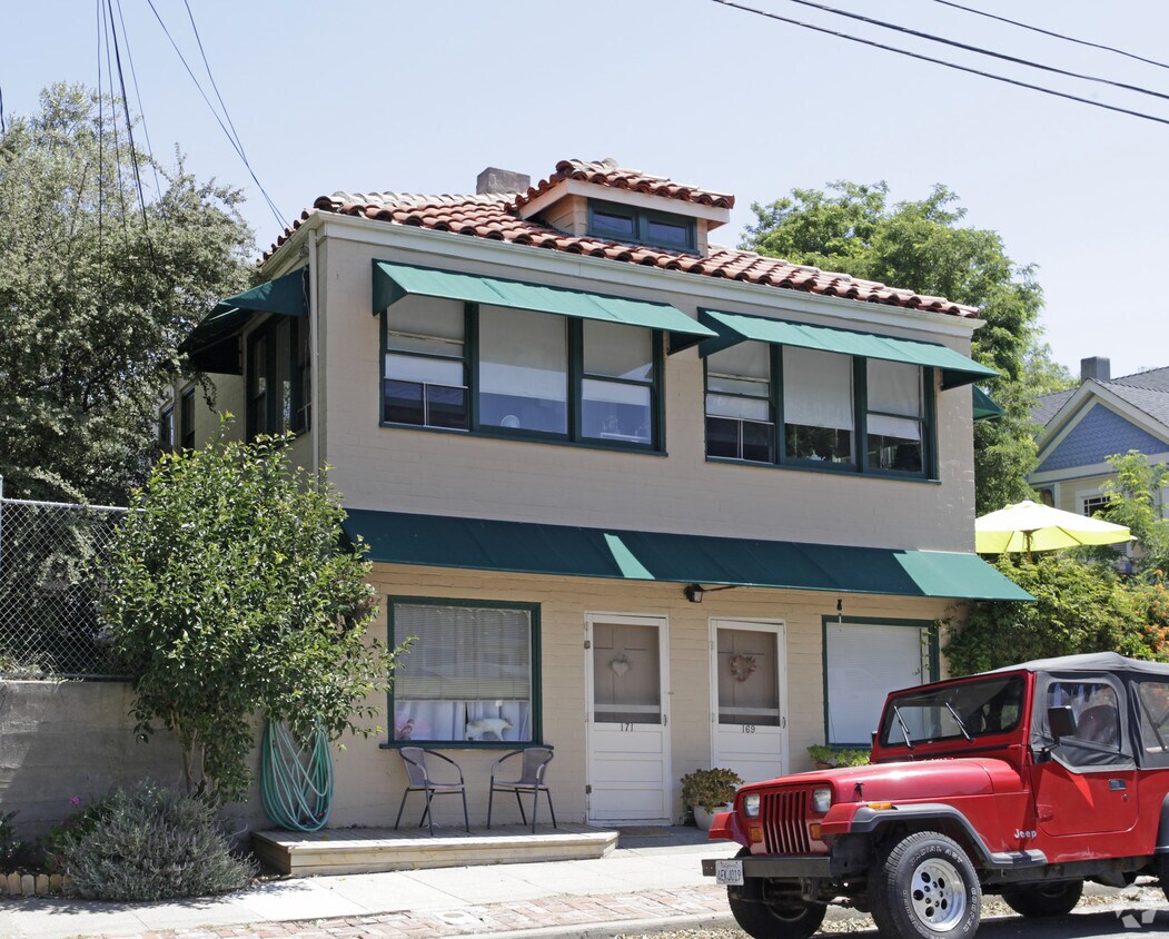 Foto del edificio - 163-171 W G St