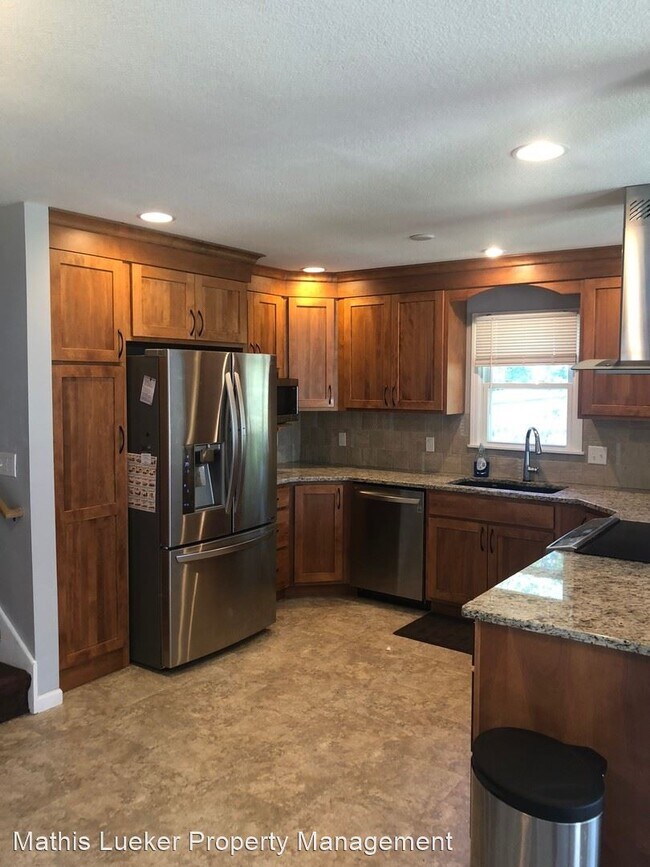 Building Photo - 4 br, 2 bath House - 610 W 12th