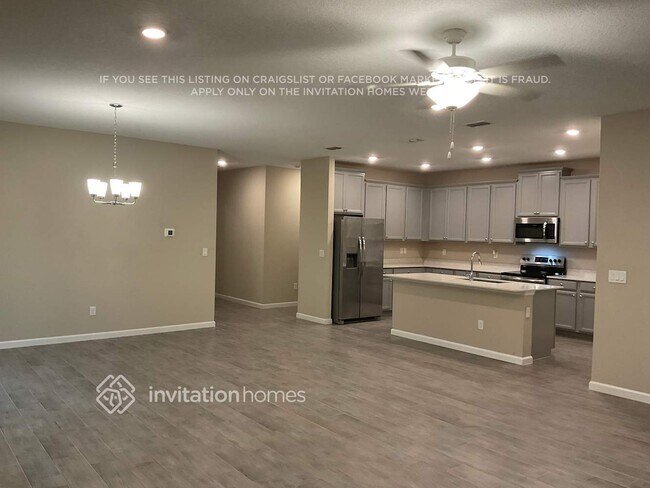 Foto del edificio - 9805 Lemon Balm Wy