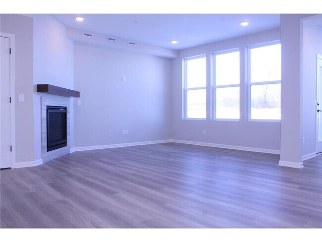 Building Photo - 14945 Athlone Pl