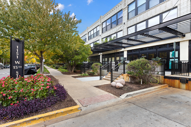 Foto principal - 1151 W 15th St