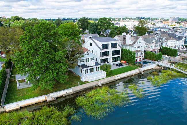 Building Photo - 34 Shorefront Park