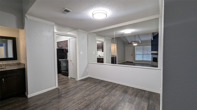 Building Photo - 5711 Sugar Hill Dr