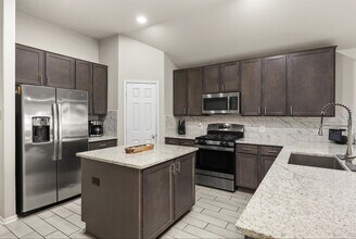 Building Photo - 2214 Sand Lily Dr