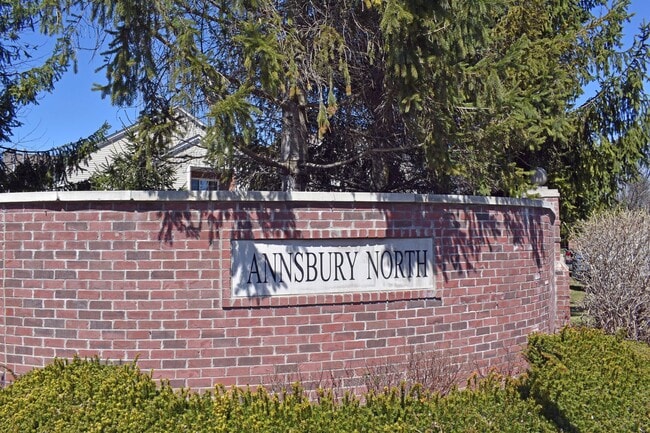 Building Photo - 8210 W Annsbury Cir