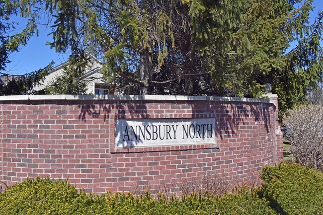 Foto del edificio - 8210 W Annsbury Cir