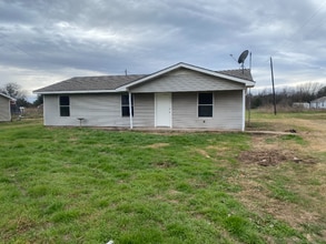 Building Photo - 897 Petit Rd