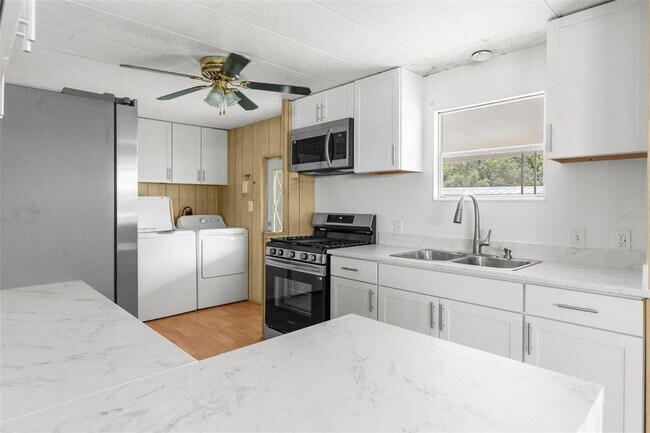 Foto del edificio - 7305 Score St