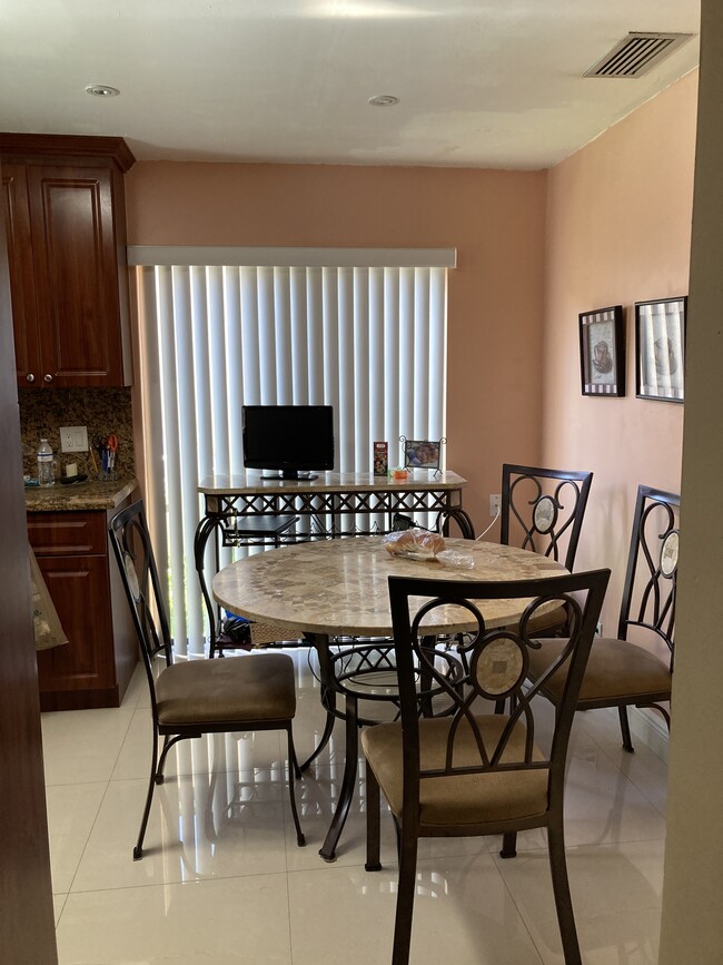 Foto del edificio - 6224 NW 180th Terrace