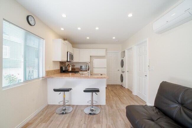 Foto del edificio - 2657 Barry Ave