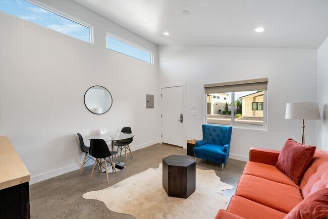 Foto del edificio - FURNISHED Property!