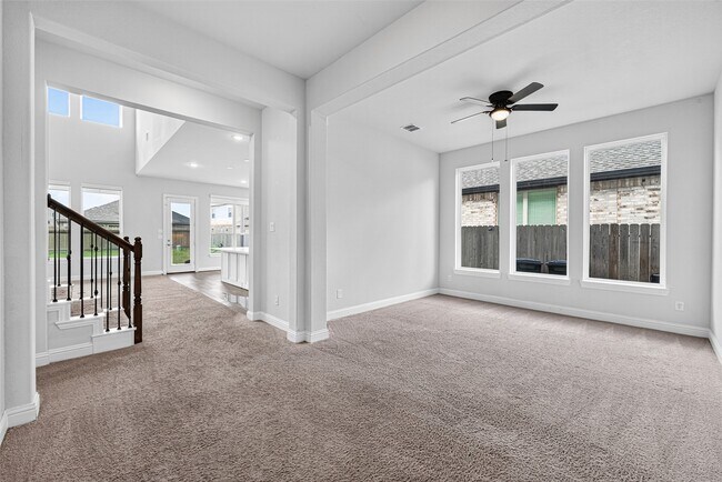 Building Photo - 24419 Avanti Dr
