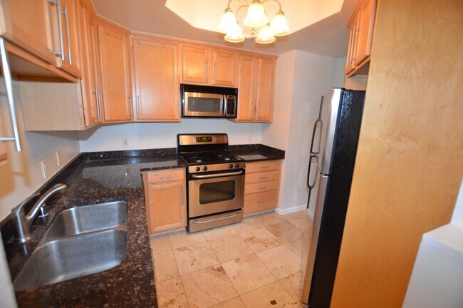 Foto del edificio - Meridian Unfurnished 1Bdr/1Bath Luxury Con...