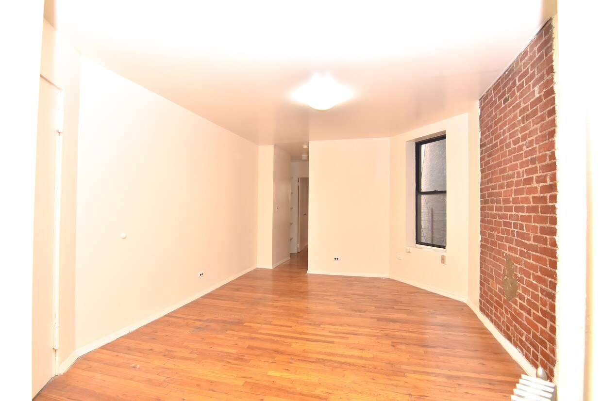 Primary Photo - 221 E 105th St