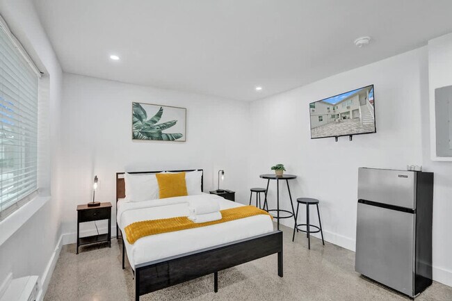 Foto del edificio - 906 N Riverside Dr