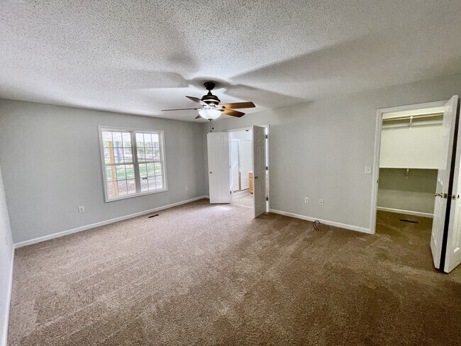 Foto del edificio - 160 Hunters Ridge