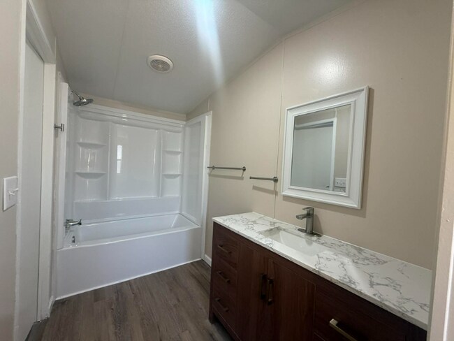 Foto del edificio - 1236 N Oaklane Rd