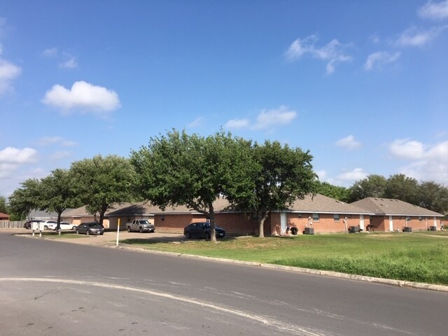 Foto del edificio - 2512 Hibiscus Ave