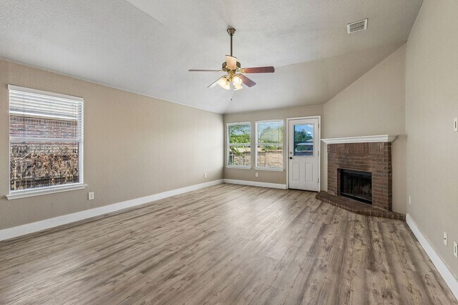 Foto del edificio - Stylish, Move-In Ready Living in Justin