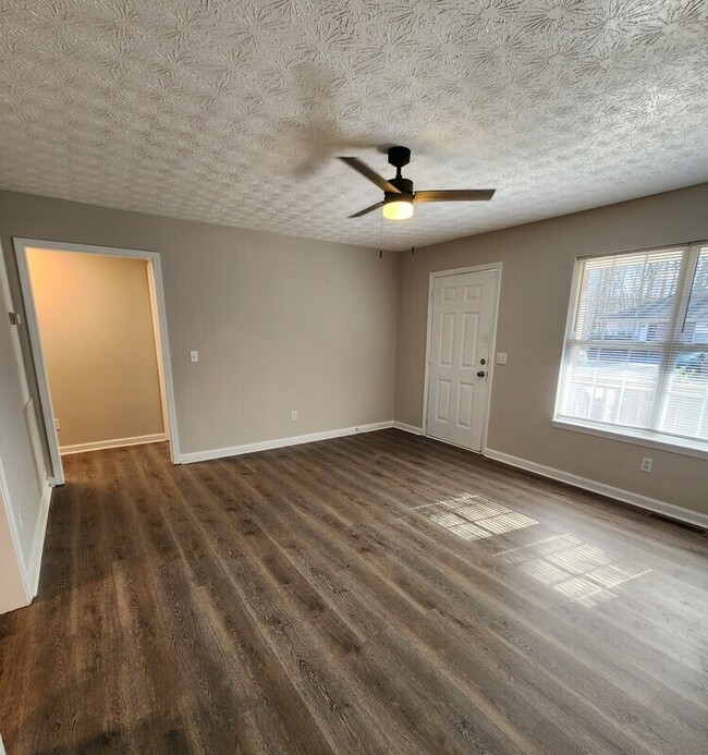 Foto del edificio - 215 Green Acre Ln