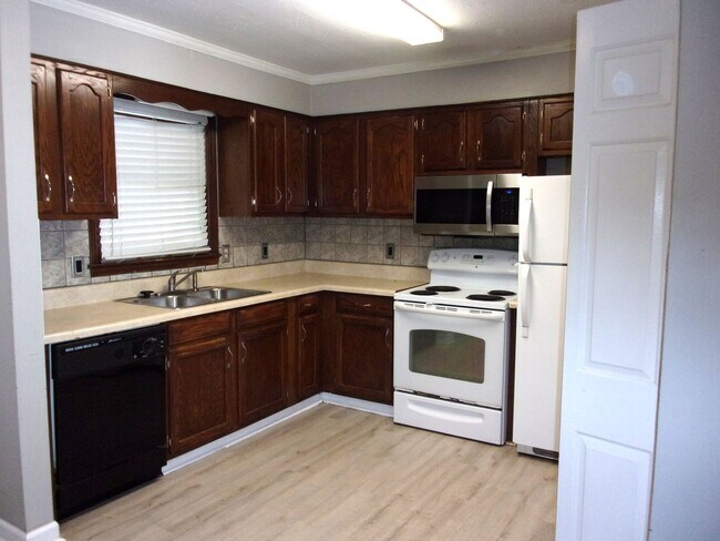 Foto del edificio - 2 Bedroom 1 Bath Ground Floor Condo