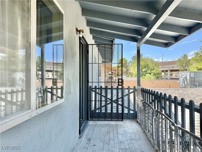 Building Photo - 390 N 13th St