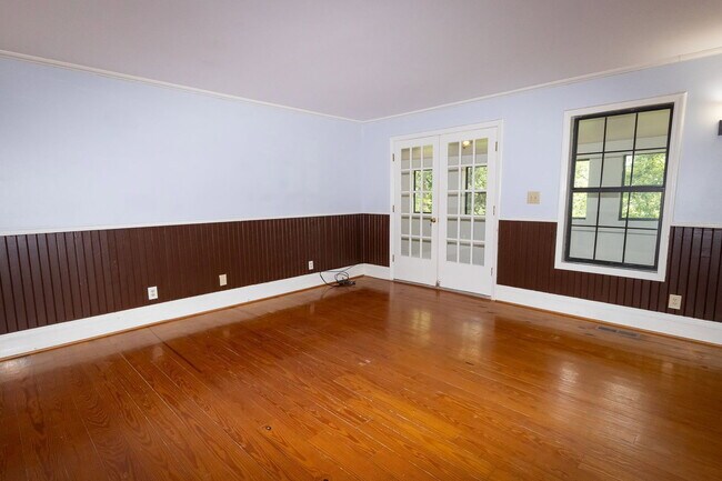 Building Photo - 3259 Ozark Cir
