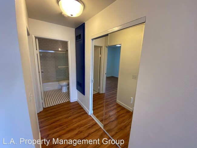 Foto del edificio - 4226 Stillwell Ave