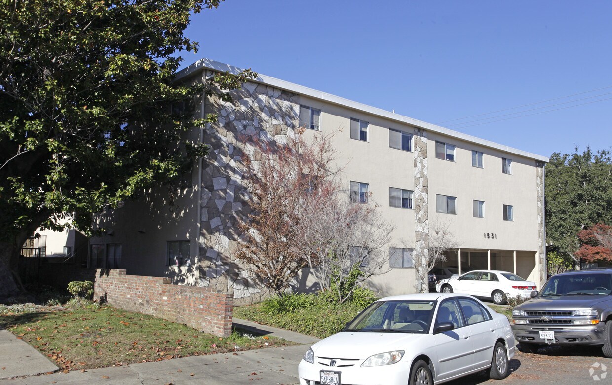 Building Photo - 1531 Chestnut St