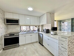 Building Photo - 17011 N Bay Rd
