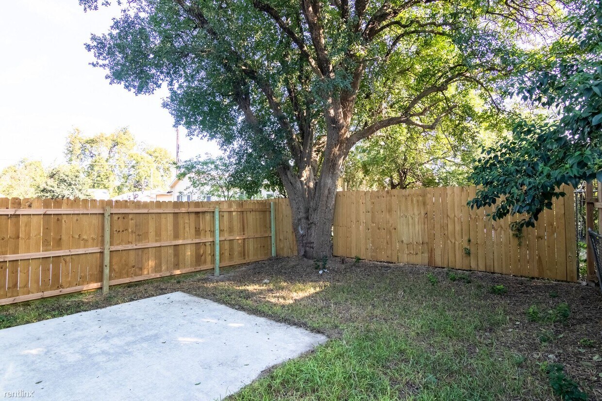Building Photo - 3 br, 2.5 bath House - 1618 Dakota Street 102