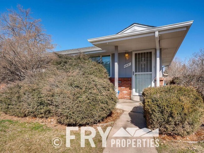 Foto del edificio - Spacious Updated Berkeley Triplex