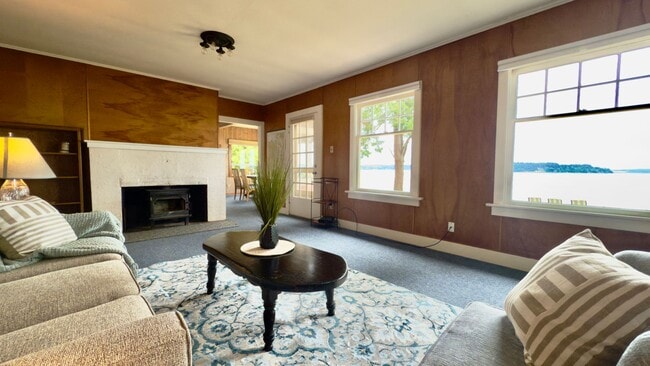 Foto del edificio - Two Bedroom Home on Waterfront - Furnished Option - Available Now