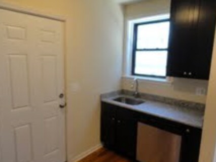 Building Photo - 2807 W Lawrence Ave