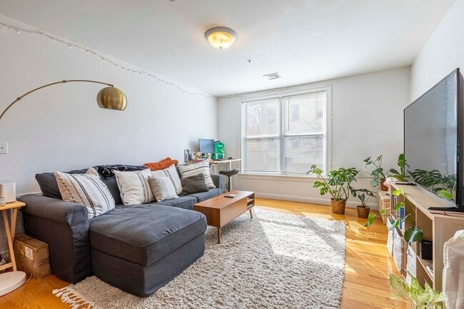 Photo - 535 Cambridge St Apartment