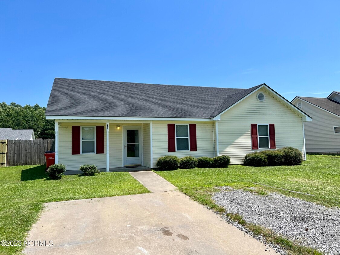 Foto principal - 204 Meadowlark Ln