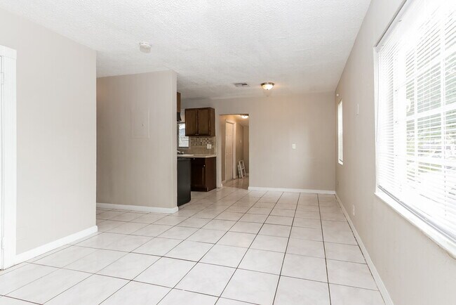 Building Photo - 5809 Pinewood Ave