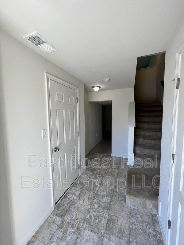 Foto del edificio - 82 Teakwood Dr