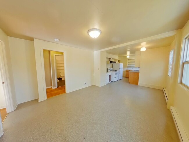 Building Photo - Campus 4 Bedroom