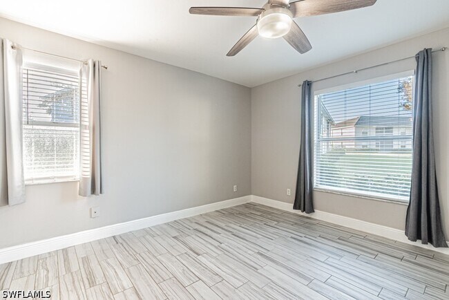 Foto del edificio - 1392 Churchill Cir