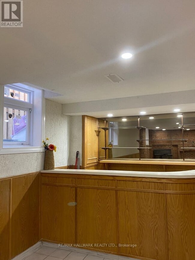Building Photo - 65 Marita Pl