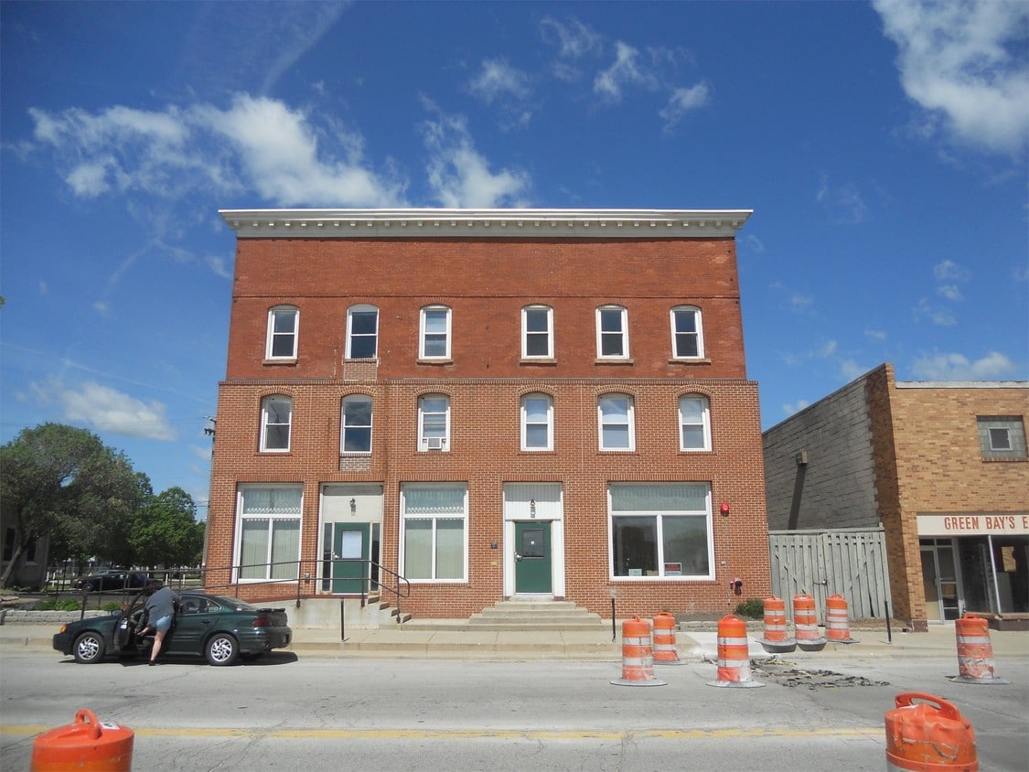 Building Photo - 409 N Broadway