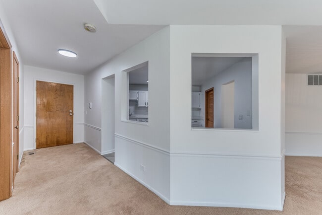 Building Photo - 1808 Fox Run Dr