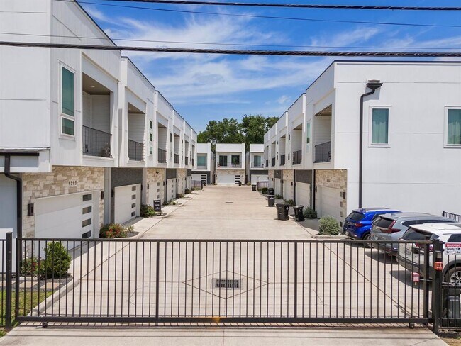 Foto del edificio - 4509 Whitney Pkwy